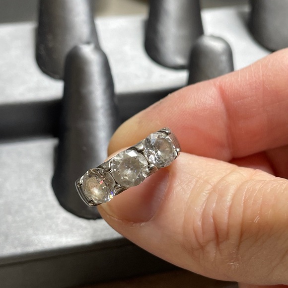 2.53 Carat Tw quartz or better sterling silver triple stone size 7 ring. - Picture 5 of 16